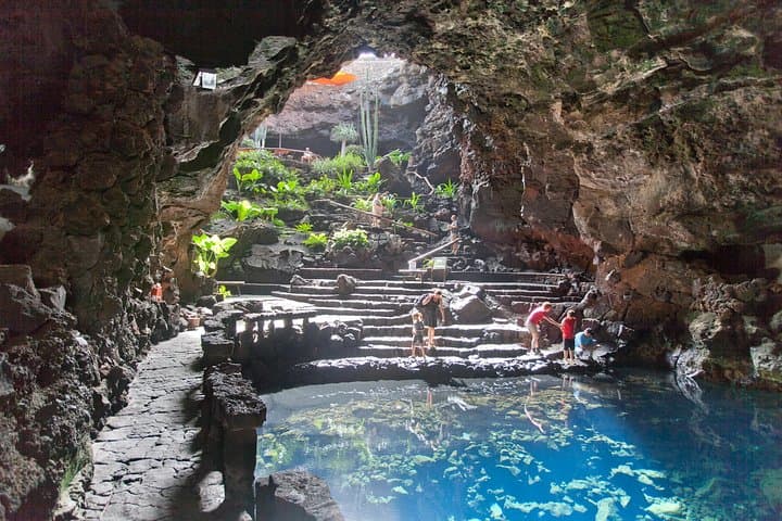 Lanzarote Full-Day Island Tour: Timanfaya, Jameos & Wine Tasting photo 2