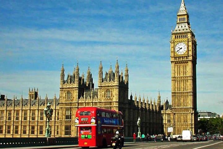 Private Gatwick to Heathrow Transfer via London Attractions — 3-Hour Photo Stop