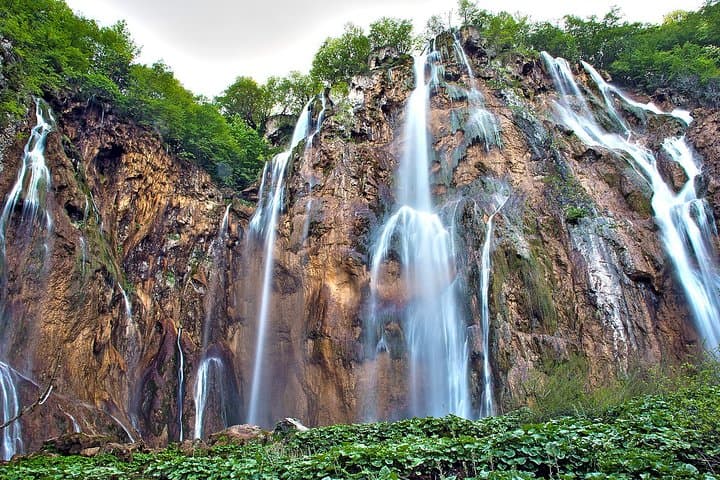 Plitvice Lakes Photo Tour from Zagreb: Capture Croatia’s Cascading Lakes