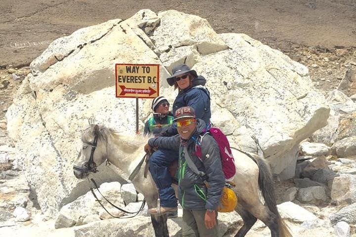 12-Day Everest Base Camp Trek: Tea-House Route to 5,564m photo 2