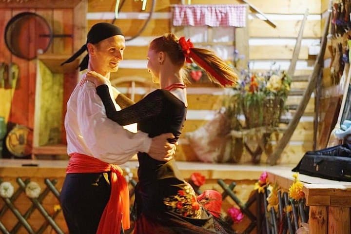 Prague Folklore Dinner: 2.5-Hour Traditional Show with Transfers