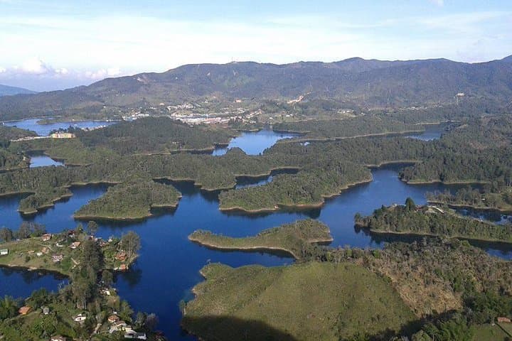 Climb El Peñol and Explore Guatapé: Private Day Tour from Medellín