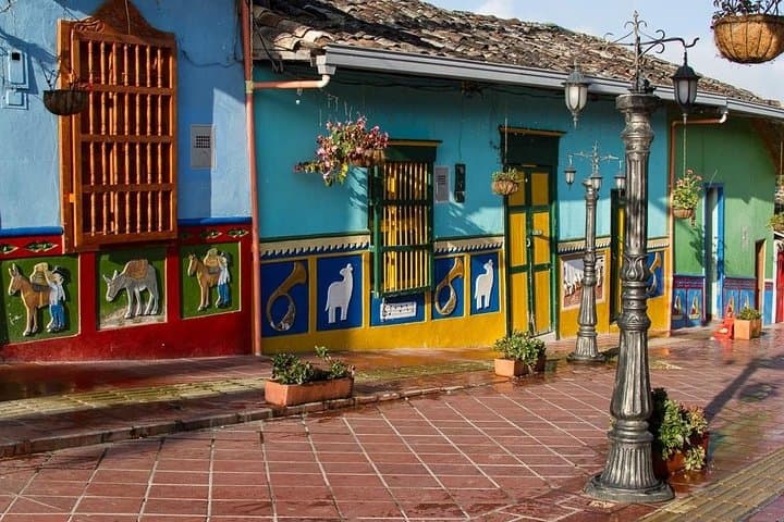 Climb El Peñol and Explore Guatapé: Private Day Tour from Medellín photo 2