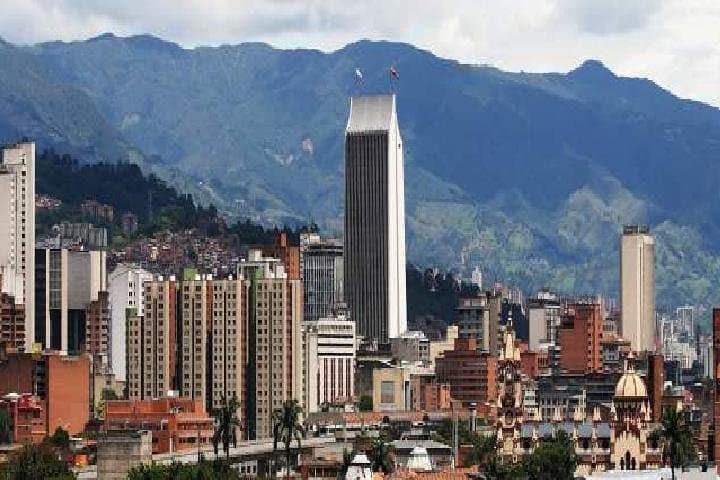 Medellín Day Tour: Comuna 13 Graffiti, Botero Plaza & Arví Park Cable Car photo 2