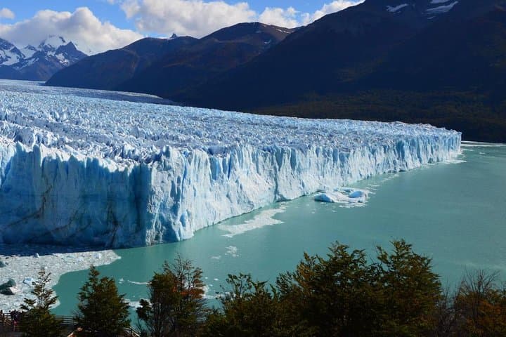 Ushuaia and El Calafate: Beagle Channel, Tierra del Fuego, Perito Moreno & Estancia Dinner