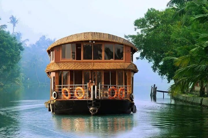 Private Houseboat Cruise Through Alappuzha Backwaters with Traditional Kerala Lunch photo 2