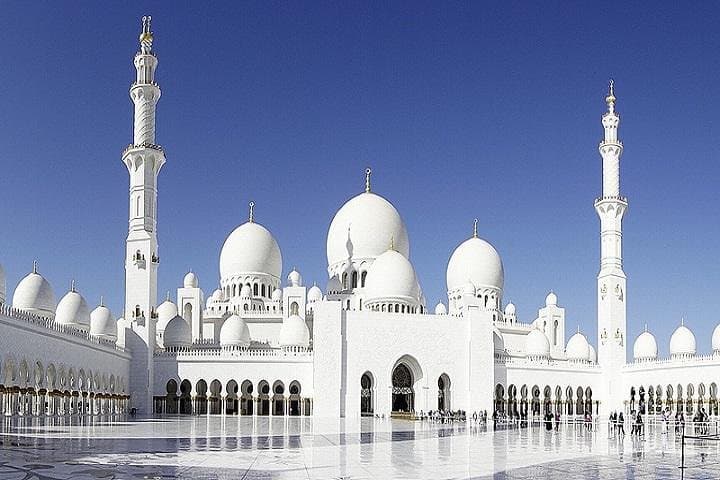 Private Abu Dhabi Day Tour from Dubai — Sheikh Zayed, Emirates Palace & Yas Island