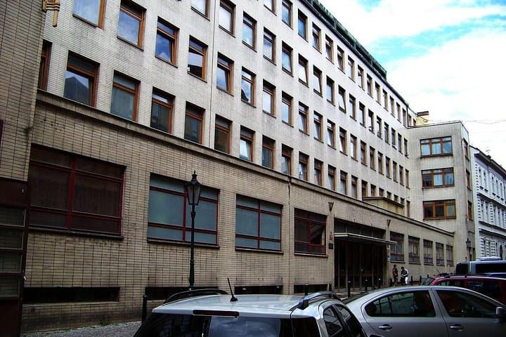 Prague Back to Communism Walking Tour: Cold War History on Foot
