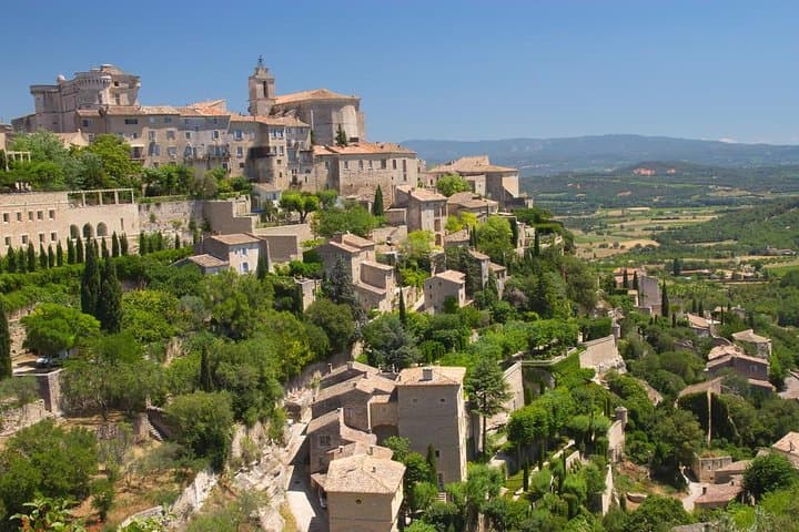 Half-Day Luberon Villages Tour from Avignon — Roussillon, Gordes & Fontaine-de-Vaucluse photo 4