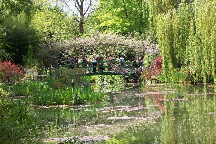 Giverny Bike Tour from Paris: Monet's Gardens & Riverside Picnic photo 3