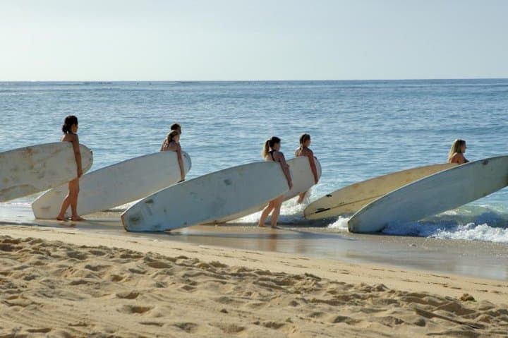 Beginner Surf Lesson in Lahaina: Learn to Stand Up on Maui’s Gentle Waves photo 2