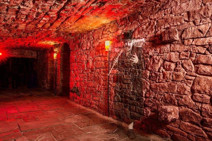 Edinburgh Underground Ghost Tour: Old Town Vaults & Greyfriars Walk photo 3