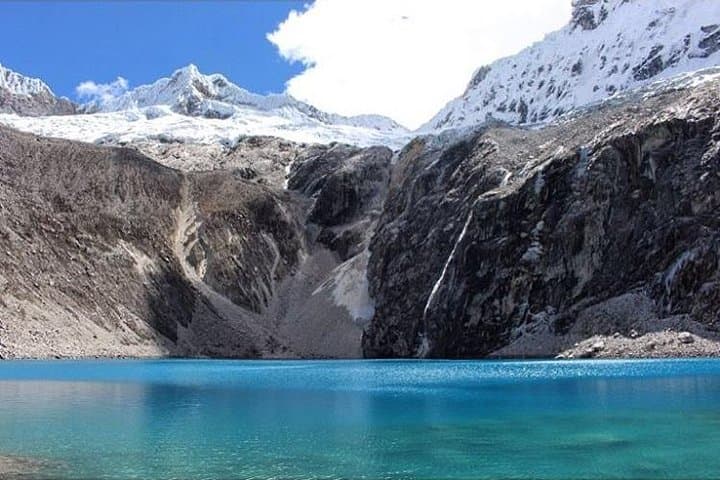 Laguna 69 Day Hike from Huaraz — Private Guided Full-Day to the Cordillera Blanca photo 2