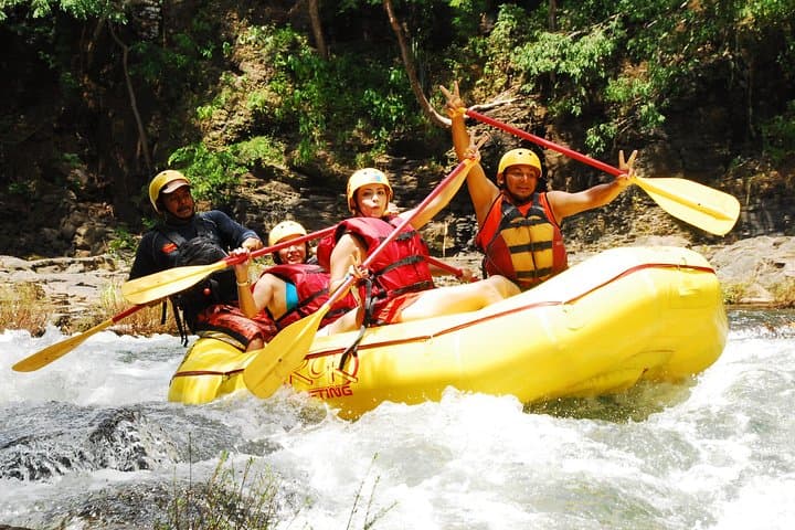 Tenorio River Class III-IV Rafting from Playa del Coco - 20km Adventure
