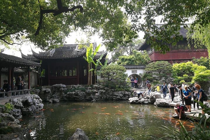 Yu Garden and Old Town: 3-Hour Private Walking Tour with Tea Tasting in Shanghai photo 1