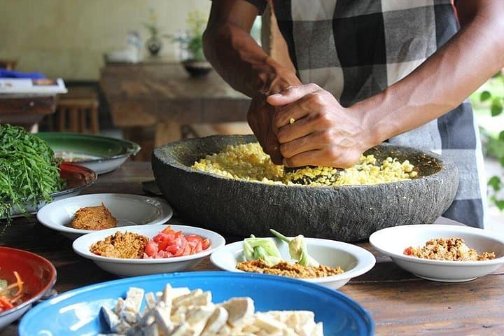 Private Balinese Cooking Class in Ubud — Traditional Home Meal & Garden Tour photo 3