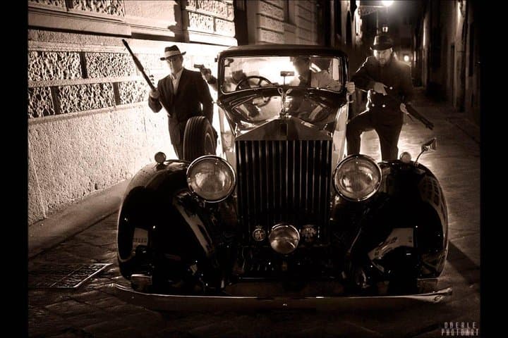 Inside New York's Mafia Legacy: Private Luxury Vehicle Tour of Manhattan & Queens