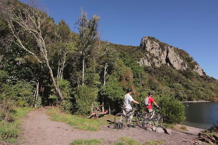 Great Lake Trail Taupo: 2-Day Mountain Biking Tour on Pumice Trails