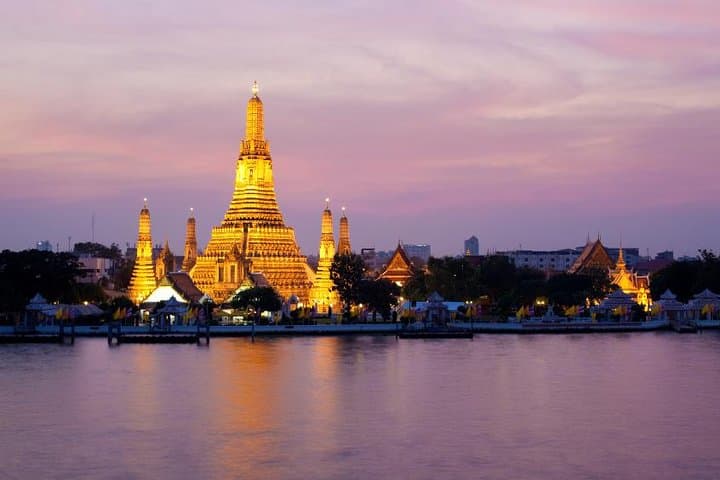Bangkok Dinner Cruise on the Chao Phraya River: Evening Buffet & Riverside Sights