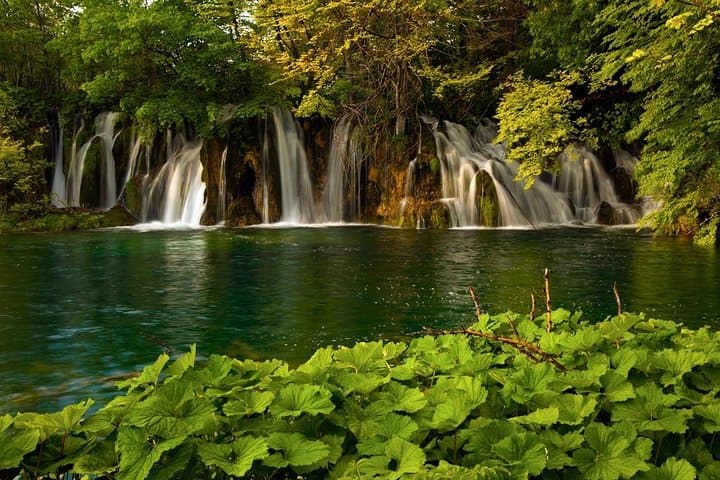 Private Plitvice Lakes Guided Walking Tour — Skip-the-Line Boat, Train & Waterfall Loop photo 2