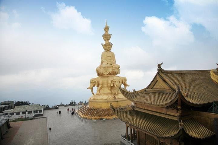 Chengdu Panda, Leshan Giant Buddha & Mount Emei 2-Day Private Tour