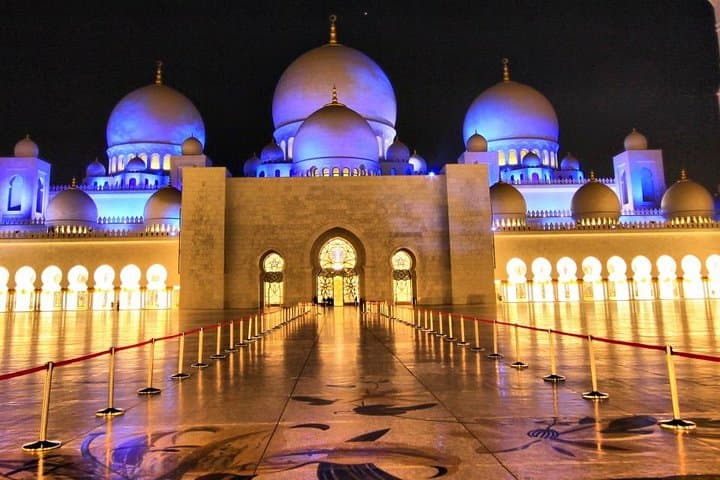 Abu Dhabi Full-Day City Tour: Sheikh Zayed Mosque, Corniche & Ferrari World Stop