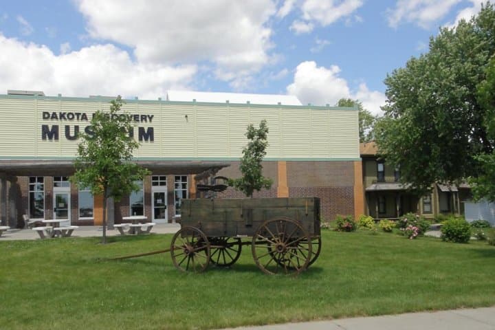 Dakota Discovery Museum Mitchell SD: Self-Guided History & Prairie Village Tour