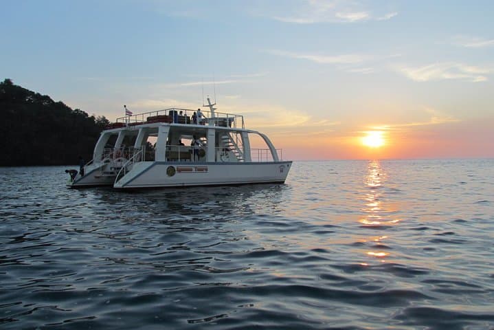 catamaran-cruise-manuel-antonio-snorkeling-biesanz
