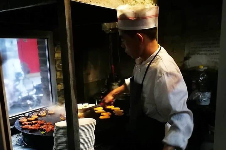 Old Beijing Hutong Food and Beer Walking Tour: 3-Hour Culinary Stroll