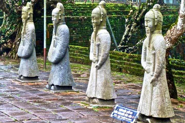 Private Hue City Tour: Bike Thuy Bieu, Imperial Citadel, Perfume River & Cooking Class photo 2