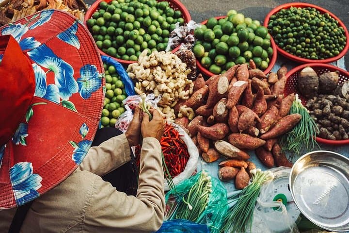 Siem Reap Discovery Half-Day: War Museum, Markets & Artisans D'Angkor Private Tour