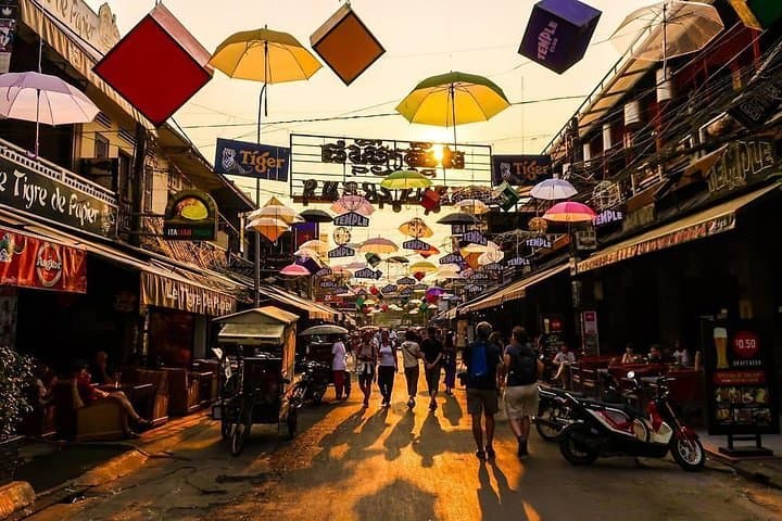 Siem Reap Discovery Half-Day: War Museum, Markets & Artisans D'Angkor Private Tour photo 2