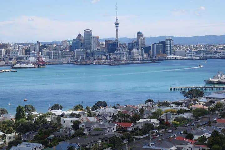 Auckland Scenic Day Tour: Full-Day Highlights of City, Coast, Volcanoes and Wine