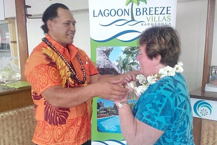 VIP Departure Transfer: Hotel to Rarotonga Airport with Shell Ei Farewell photo 1