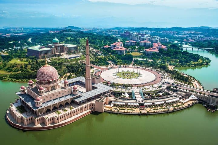 Half-Day Putrajaya & Batu Caves Tour with Agricultural Heritage Park