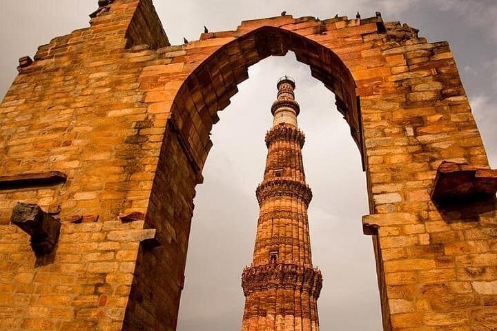 Full-Day Delhi: Qutub Minar, Humayun’s Tomb, India Gate & Evening Aarti photo 2