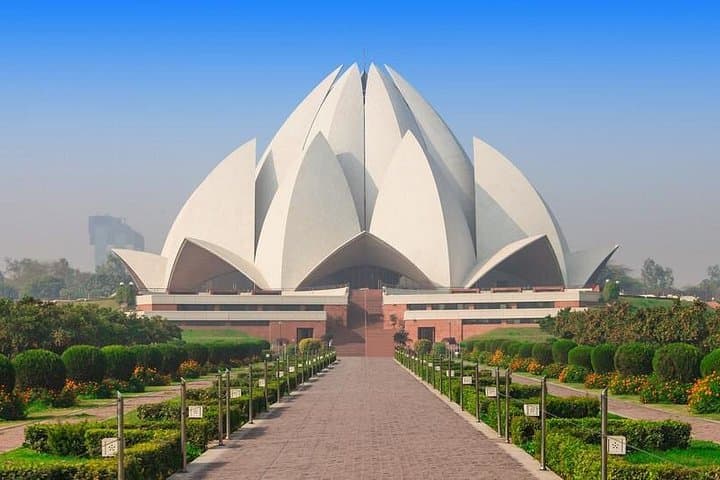 Full-Day Delhi Temple Tour: Akshardham, Bangla Sahib, Lotus & ISKCON Experience photo 2