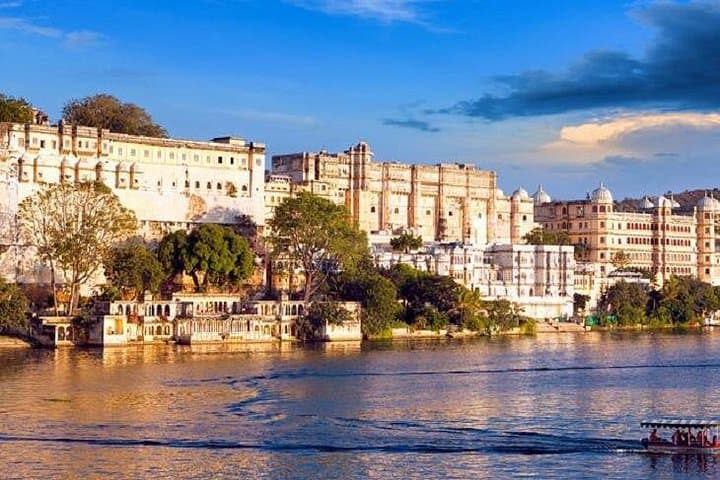 Private 2-Day Udaipur Tour from Delhi — City Palace, Lake Pichola & Jagdish Temple