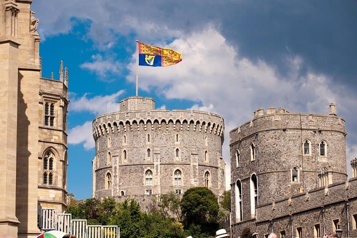 Royal Windsor Afternoon Tour — Windsor Castle & St. George’s Chapel from London photo 2