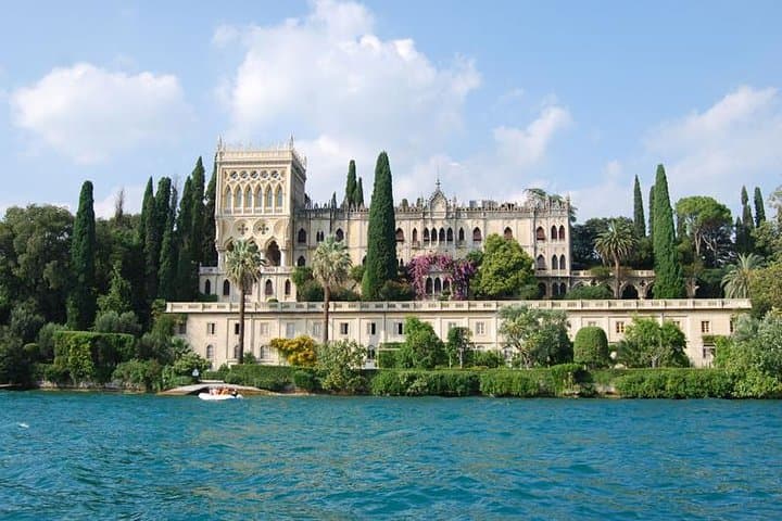 Private Boat Tour from Sirmione to Isola del Garda with Prosecco (2 hours) photo 1