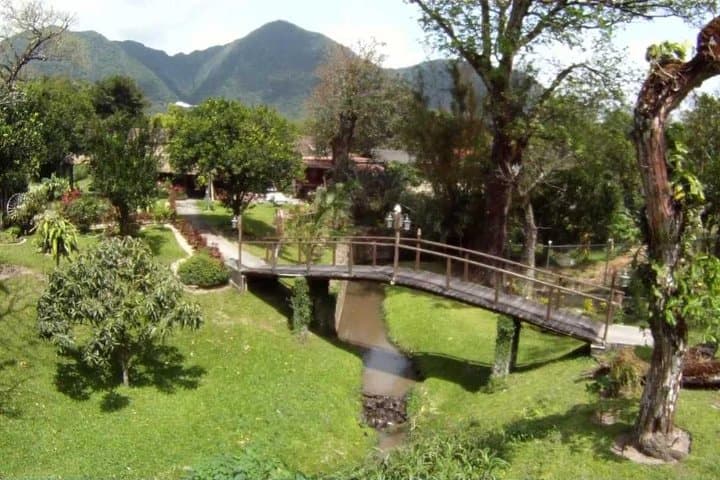 Explore El Valle de Antón: Waterfalls, Hot Springs & Artisan Markets