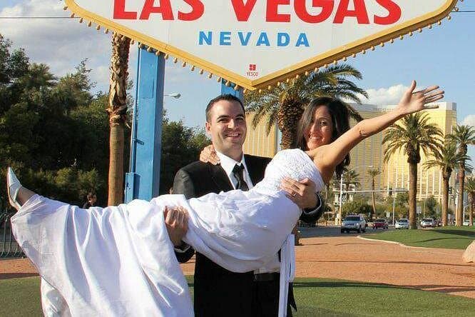 Inside Las Vegas Chapel Row: Private Limousine Tour of Iconic Wedding Sites photo 2