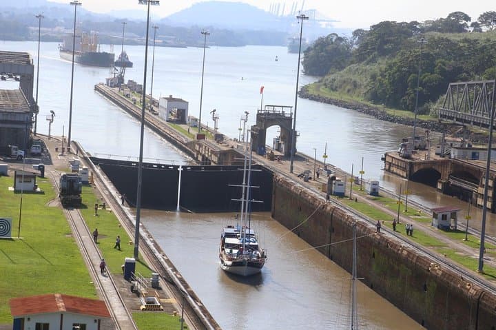 Panama Canal Partial Transit from Panama City — Miraflores & Pedro Miguel Locks Cruise photo 2