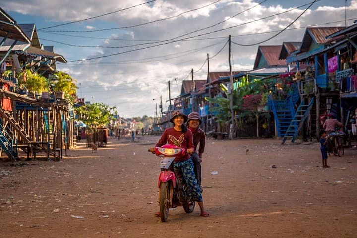 Tonle Sap & Kampong Phluk: Half-Day Boat Tour to the Stilt Village photo 2