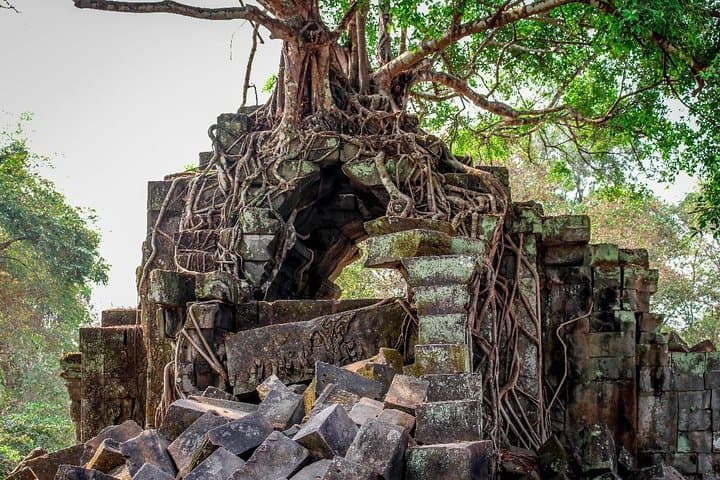 Phnom Kulen & Beng Mealea: Waterfalls, 1000 Lingas and a Jungle Temple Day Tour