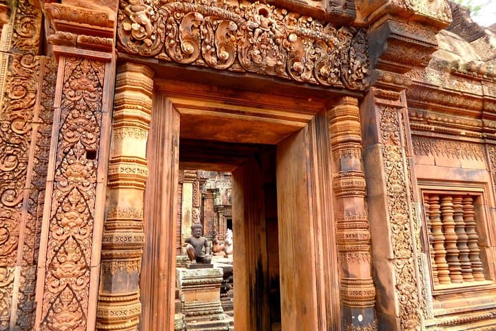 Banteay Srei Day Tour from Siem Reap — Banteay Srei, East Mebon, Neak Pean & Preah Khan photo 2