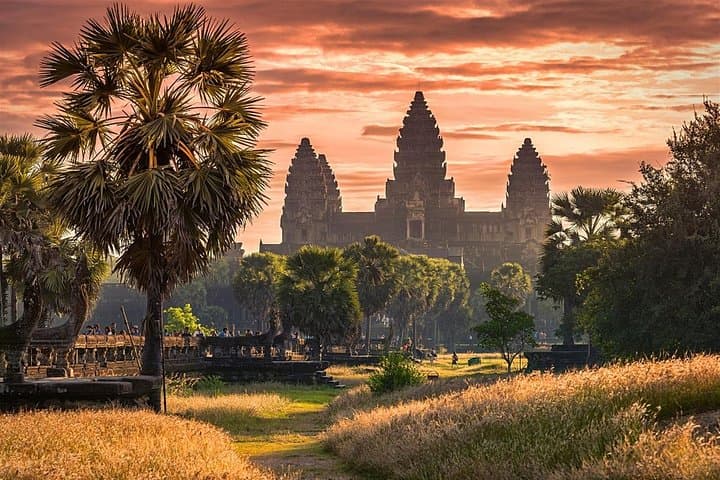 5-Day Private Tour: Angkor Wat to Phnom Penh Highlights