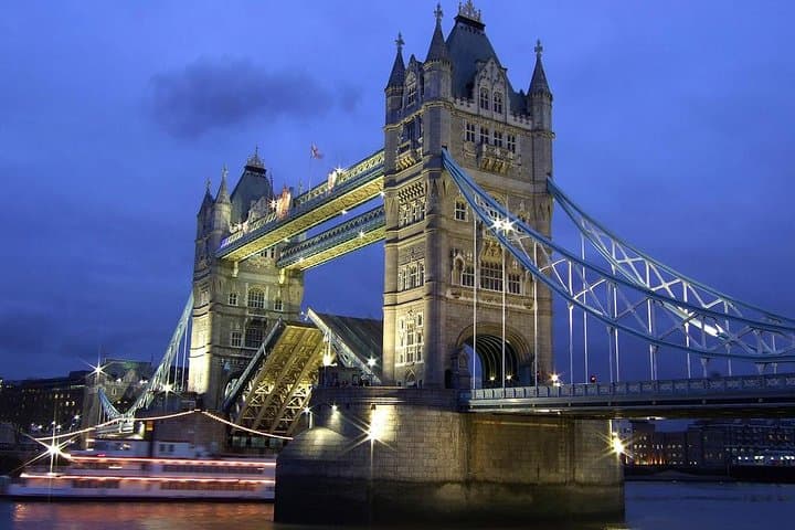 Private Guided Chauffeured Tour of London — Bespoke 4–7 Hour City Exploration photo 1