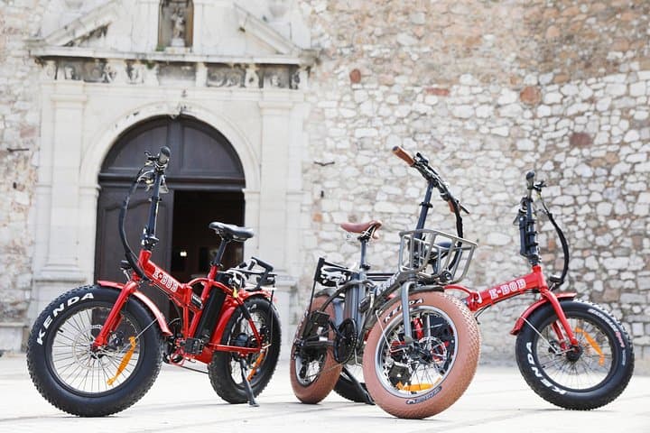 Cannes E‑Bike Tour: Le Suquet, La Croisette & Palm Beach in 2 Hours photo 2