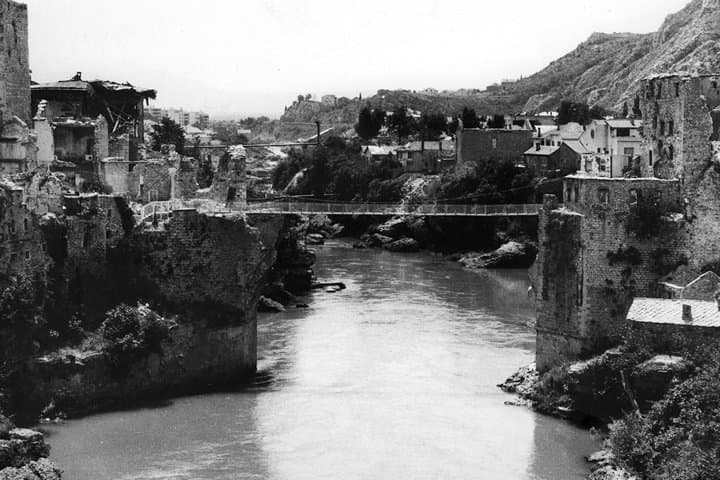 Mostar War Heritage Walking Tour: Stari Most, Frontlines, and Living Memory